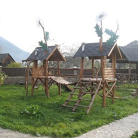 Gerdan Verkhovina بيت خشبي